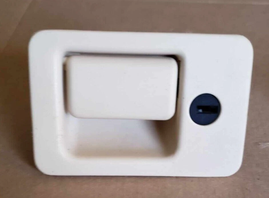 Lincoln Mark VIII 1997 1998 marfil guantera compartimento cierre Foto 1 de 1