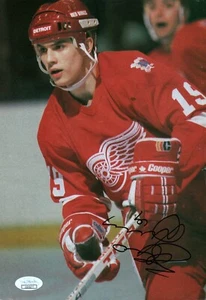 Steve Yzerman Signed Hockey Photo Magazine Page with JSA COA - Picture 1 of 2
