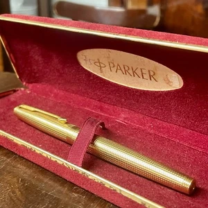 Estilográfica Parker 75 punto M mediano, plumin de oro de 14k, con caja incluida - Imagen 1 de 9