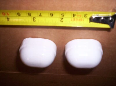 2 TAMPAS DE TAMPA DE PORCA DE PARAFUSO DE VASO SANITÁRIO DE PORCELANA ABOBADADA OBLONGA vintage - Imagem 1 de 4