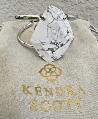 Brazalete Kendra Scott Macie en Howlita Blanca Foto 1 de 4