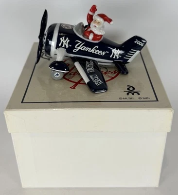 NEW YORK YANKEES DANBURY MINT 2006 CHRISTMAS ORNAMENT - VICTORY PLANE - Image 1 of 3