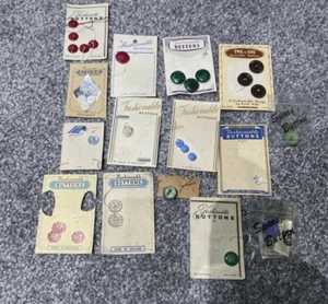 Vintage Buttons On Original Cards - Picture 1 of 1