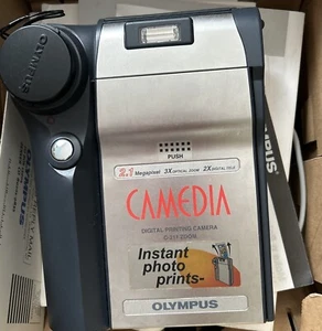 Olympus CAMEDIA C-211 Zoom 2.1MP Digital Camera -Black & Metallic silver -TESTED - Picture 1 of 22