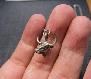 Neat vintage sterling silver long horn steer cow pendant necklace 16" chain TX - Picture 1 of 7