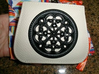 Nueva Cartera Brighton Ferrara Medallón Beso Francés - Blanco y Negro Foto 1 de 4