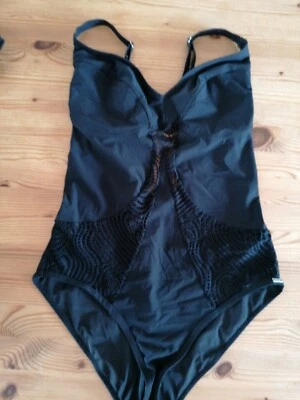 NEUw.**Triumph**schwarzer eleganter  Badeanzug Größe M - Bild 1 von 4