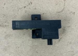 2012 - 2018 Audi A6 Premium Rear Keyless Entry Antenna Module 8K0907247 OEM - Picture 1 of 3