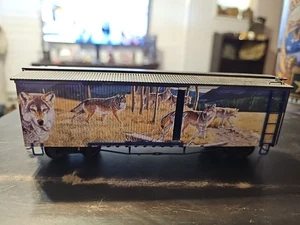 HAWTHORNE VILLAGE SILVER MOON EXPRESS WOLF WALK BOX CAR - Imagen 1 de 2