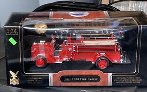 1938 FORD FIRE ENGINE - NIB Road Signature Series Red Die Cast 1:24 NEW 