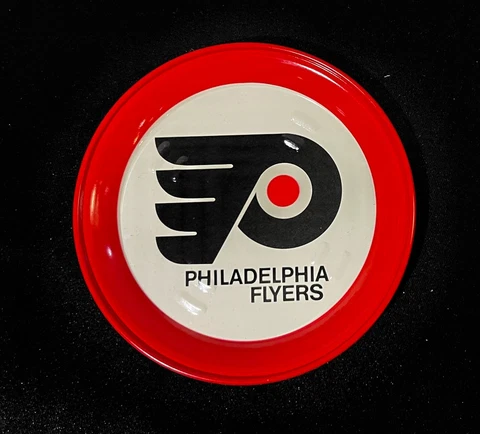 RARE VINTAGE 1970's PHILADELPHIA FLYERS TIN METAL COASTER NHL HOCKEY (PUCK) Cover