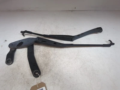 MERCEDES-BENZ E-CLASS FRONT WIPER ARM PAIR 2011 5 DOORS A2128201044 #107510 - Image 1 of 4