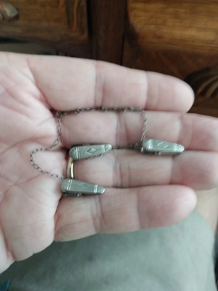 Antiguo chaleco clips de cadena con botones de metal blanco para hombre  Foto 1 de 4