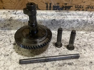 Cub Cadet 102 Kohler K241 K241AS Albero a Camme Sollevatore Asta Distanziatore Cam - Foto 1 di 8