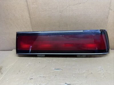 Luz trasera Buick Lesabre 1986-1989 sedán lado derecho del pasajero Foto 1 de 4