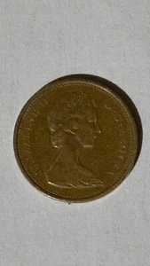 1867-1967 Canadian Memorial One Cent Piece (QUEEN ELIZABETH II + ROCK DOVE) RARE - Picture 1 of 6