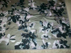 RARE SIMPLY VERA WANG MIGNIGHT FLOWER 2 KING PILLOW SHAMS PURPLE ORCHID VIOLETS - Picture 1 of 2