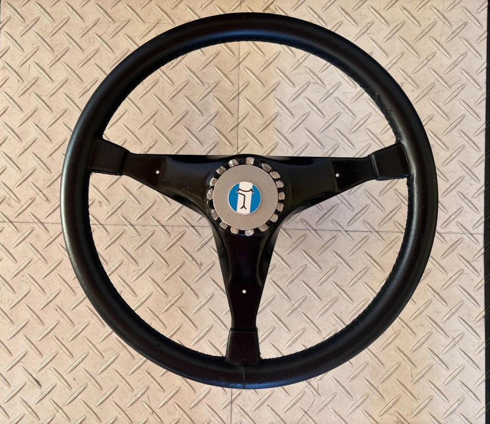 PIEZAS DETOMASO PANTERA 71-74: VOLANTE (CALIDAD CONDUCTOR) Foto 1 de 1