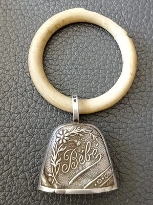 Ancien Hochet Grelot Bébé Art Nouveau Décor Floral Argent Massif Poinçons - Photo 1/2