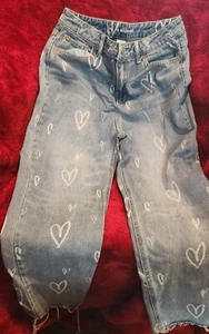 No Boundaries Women's Capri Jeans Juniors Sz 9  Mid Rise Hearts Distressed Look - Picture 1 of 7