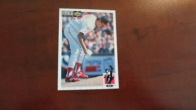1994 UPPER DECK COLLECTOR'S CHOICE # 546 DENNIS MARTINEZ  BASEBALL CARD - Image 1 of 2