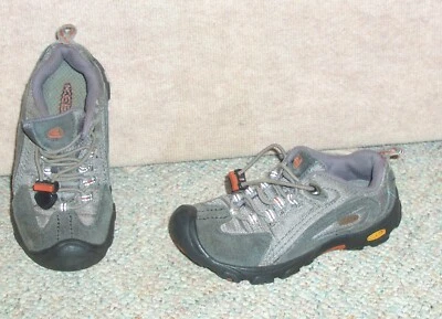 Youth KEEN hiking shoes / sneakers 8648-GYII , size 11 - Image 1 of 3