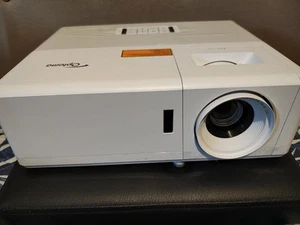 Optoma UHZ45 DLP Laserprojektor Beamer 4K UHD HDR Top Zustand !!! OVP - Bild 1 von 9