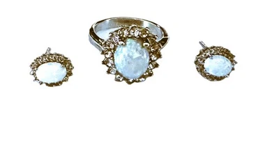 Большое кольцо и серьги с искусственным опалом и прозрачными кристаллами гало посеребренные 6 - Изображение 1 из 4