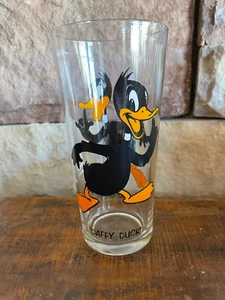 Vintage Daffy Duck Pepsi Collectors Series 10oz Glass - Picture 1 of 3