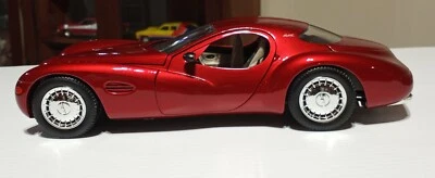 Guiloy Top Line Diecast 1/18 Chrysler Atlantic Candy Apple Red w/Lock Box n Key. - Image 1 of 4