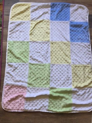 COBERTOR JUST BORN Pastel Minky Dot SQUARES Patchwork Amarelo Sherpa Branco Verde - Imagem 1 de 3