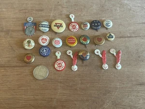 Vintage Pinback Junk Drawer Lot Fold Over Tab Button Pin Badge YMCA Patriotic - Imagen 1 de 24