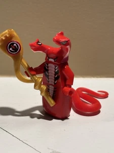 LEGO NINJAGO Aufstieg der Schlangen Fangtom Minifigur 9445 mit Stab - Bild 1 von 7