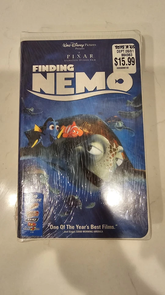 Brand New Sealed Finding Nemo VHS 2003 Disney Pixar  Toys “R” Us Sticker - Imagem 1 de 3