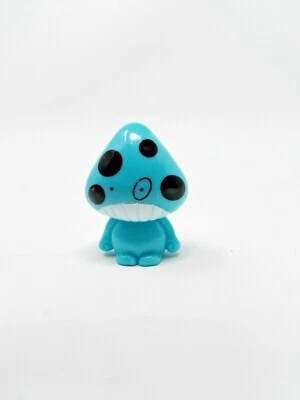 Gogo Crazy Bones, # 63 Champer Blue Figure - Series 3 - Image 1 of 4