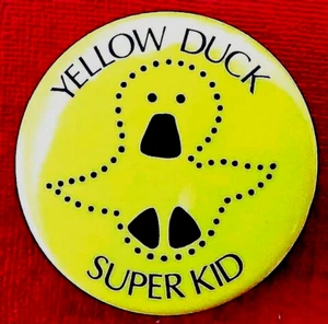 YELLOW DUCK DAY CAMP SUPER KID 1980s Childrens' Summer Camp Button.  - MINT - Picture 1 of 1