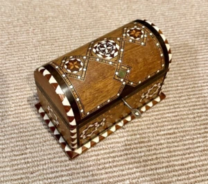 Vintage Moorish Spain Arch Top Wood Inlaid Marquetry Jewelry Trinket Box w/ Key - Picture 1 of 8