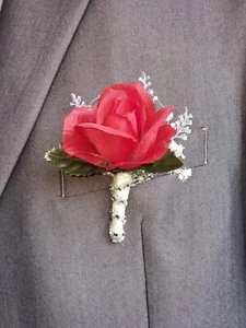 Wedding Groom And Groomsmen Red And White Corsage perfect for weddings and proms - Picture 1 of 3