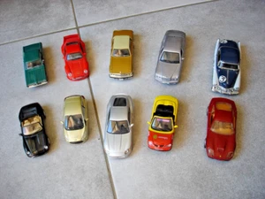 1/43 lot 10 voitures miniatures métal Porsche cadillac Bentley - Foto 1 di 12
