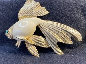 Fabulous CRAFT Koi Goldfish Art Deco Brooch Cream Enamel Gold Tone Vintage Pin - Picture 1 of 20