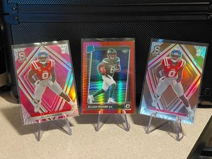 2021 Donruss Optic Red Hyper Prizm Chronicle Spectra Elijah Moore RC #216 Rookie - Picture 1 of 2