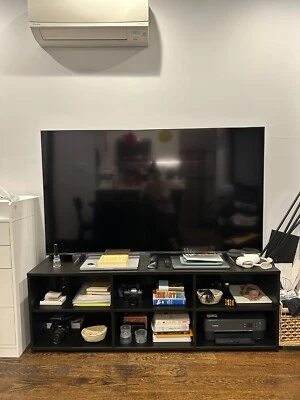 TV SAMSUNG + SOPORTE TV NEGRO CON ESTANTES ABIERTOS  Foto 1 de 2