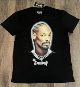 Camiseta gráfica Snoop Dogg Dogg Supply manga corta cuello redondo negra para hombre pequeña - Imagen 1 de 3