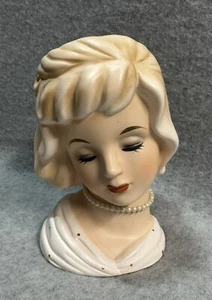 Vintage Frauenkopf 6 Zoll Vase blonde Perlenkette C5716 National Potteries Japan - Bild 1 von 9