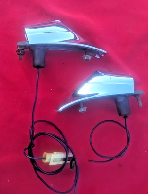 Винтажный комплект из 64 отделочных указателей поворота крыла прицела Cadillac Deville Eldorado  - Изображение 1 из 4