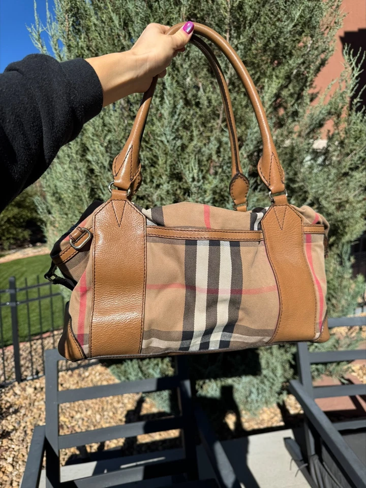 Burberry Nova Amerlia Diaper Bag w/extended strap, changing pad, dust bag - Image 1 of 4