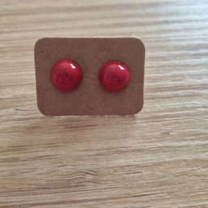 GORGEOUS RED ROUND STATEMENT STUD EARRINGS - Picture 1 of 1