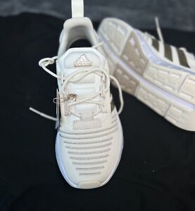 Adidas Swift Run Women’s Running Shoes Size 9