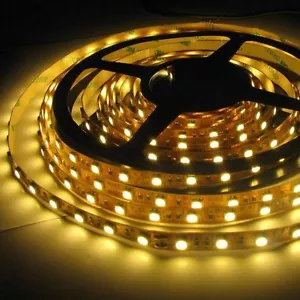 STRISCIA STRIP LED SMD3528 ADESIVO IP20 1MT 60 LED 3000K° LUCE CALDA AL METRO - Picture 1 of 1