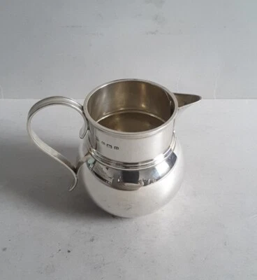 BUENA JARRA DE CERVEZA/CREMA DE PLATA MACIZA ANTIGUA ESTILO GEORGIANO.        BIRM. 1913 Foto 1 de 4